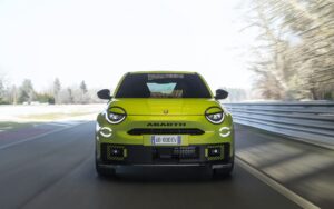 Abarth_600e_Gallery_01
