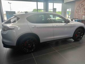 23775662_E_gifz0psnylbmw.jpg