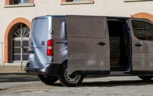 Fiat professional_scudo van_02